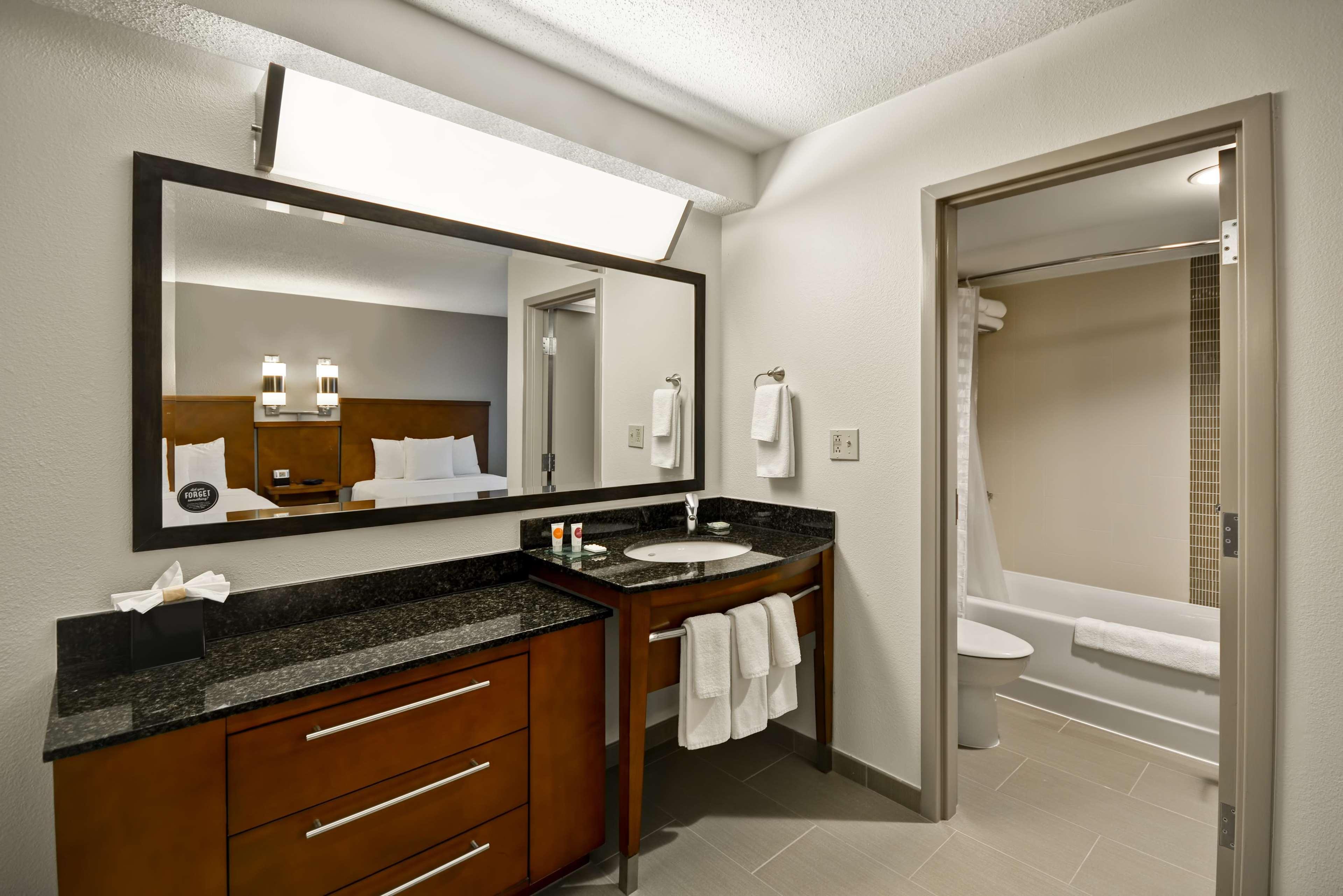 Hyatt Place Columbus Worthington Flint Exterior photo
